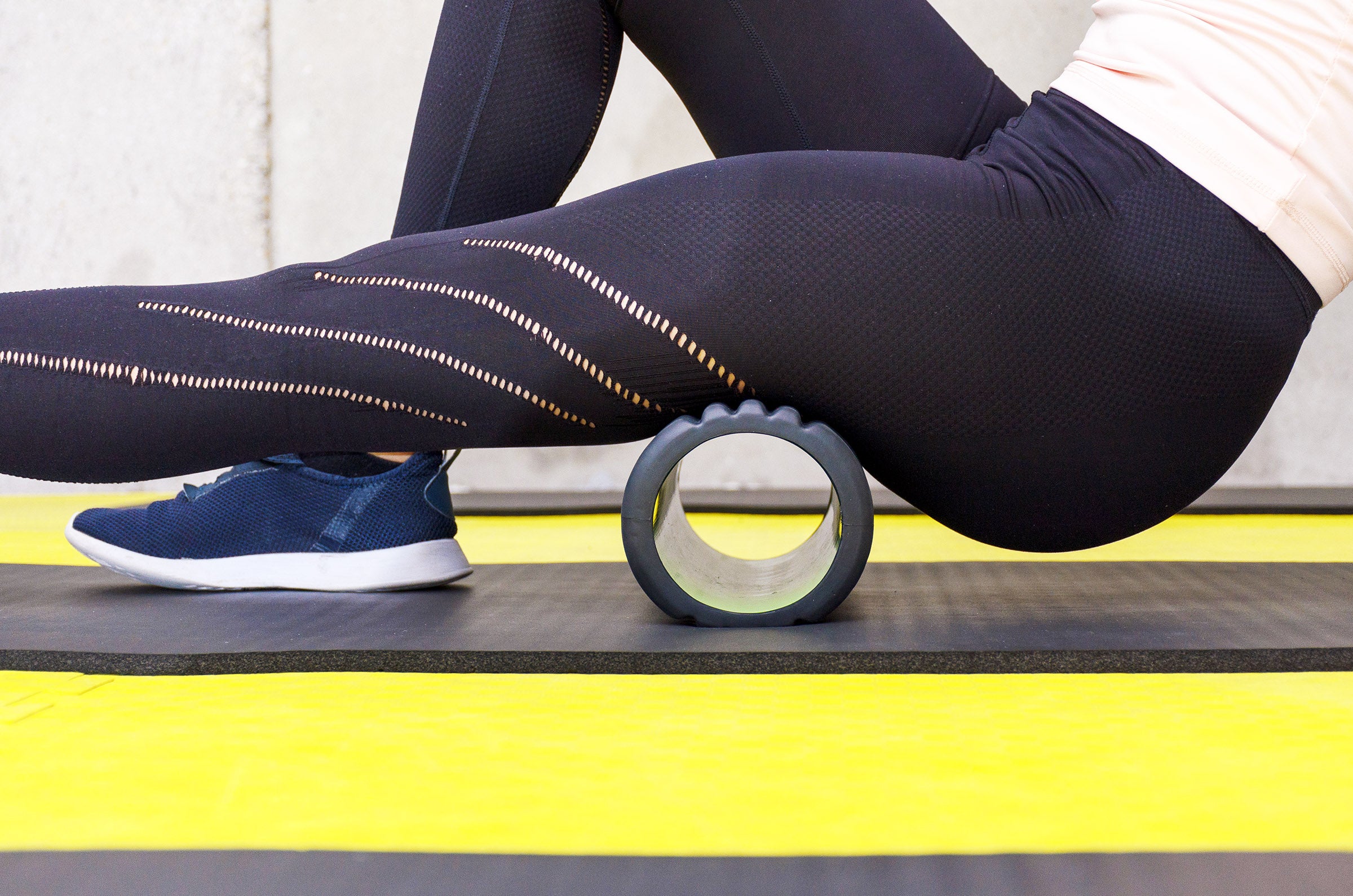 How To Use A Foam Roller Before And After A Workout
