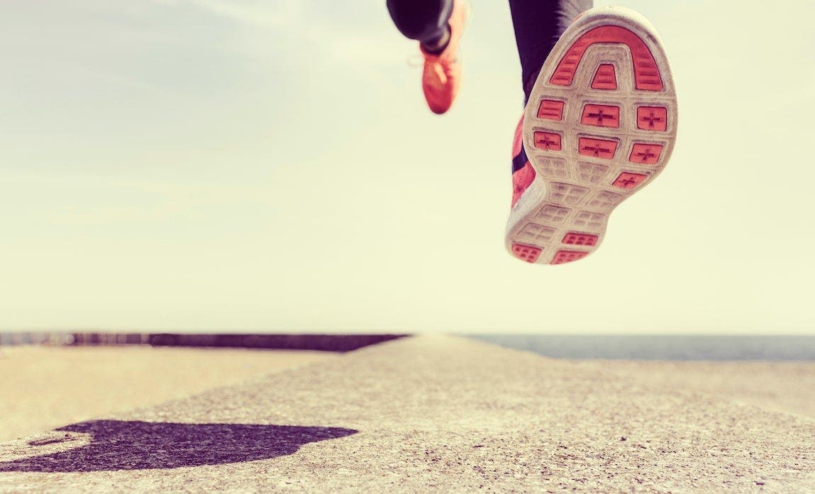 Ask Pete: Is Using Gravity to “Fall Forward” an Effective Running Strategy?