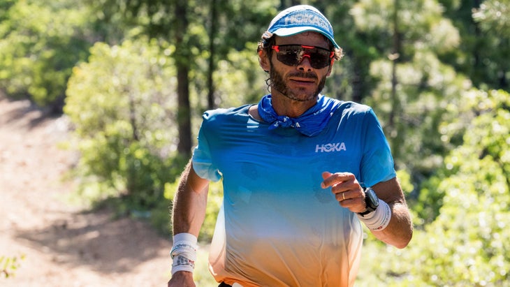 Ludo Pommeret running in Hoka gear