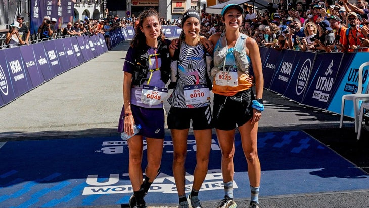 Womne's race at the finish line.