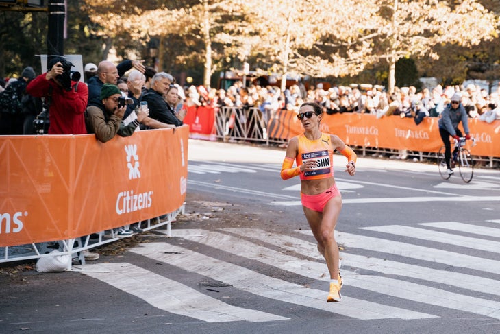 Sara Vaughn rounds the corner of the NYCM 2024