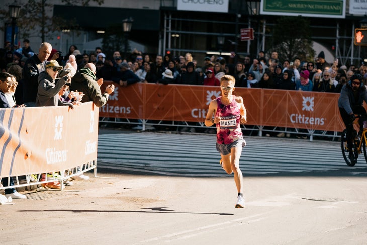 Conner Mantz running the 2024 New York City Marathon 