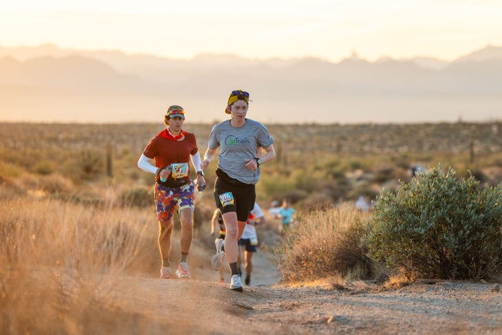 Riley Brady leads a big group en route to winning the 2024 Javelina Jundred.