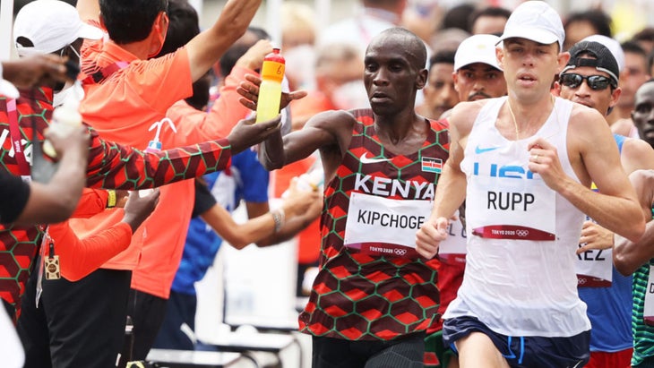 Eliud Kipchoge drinking