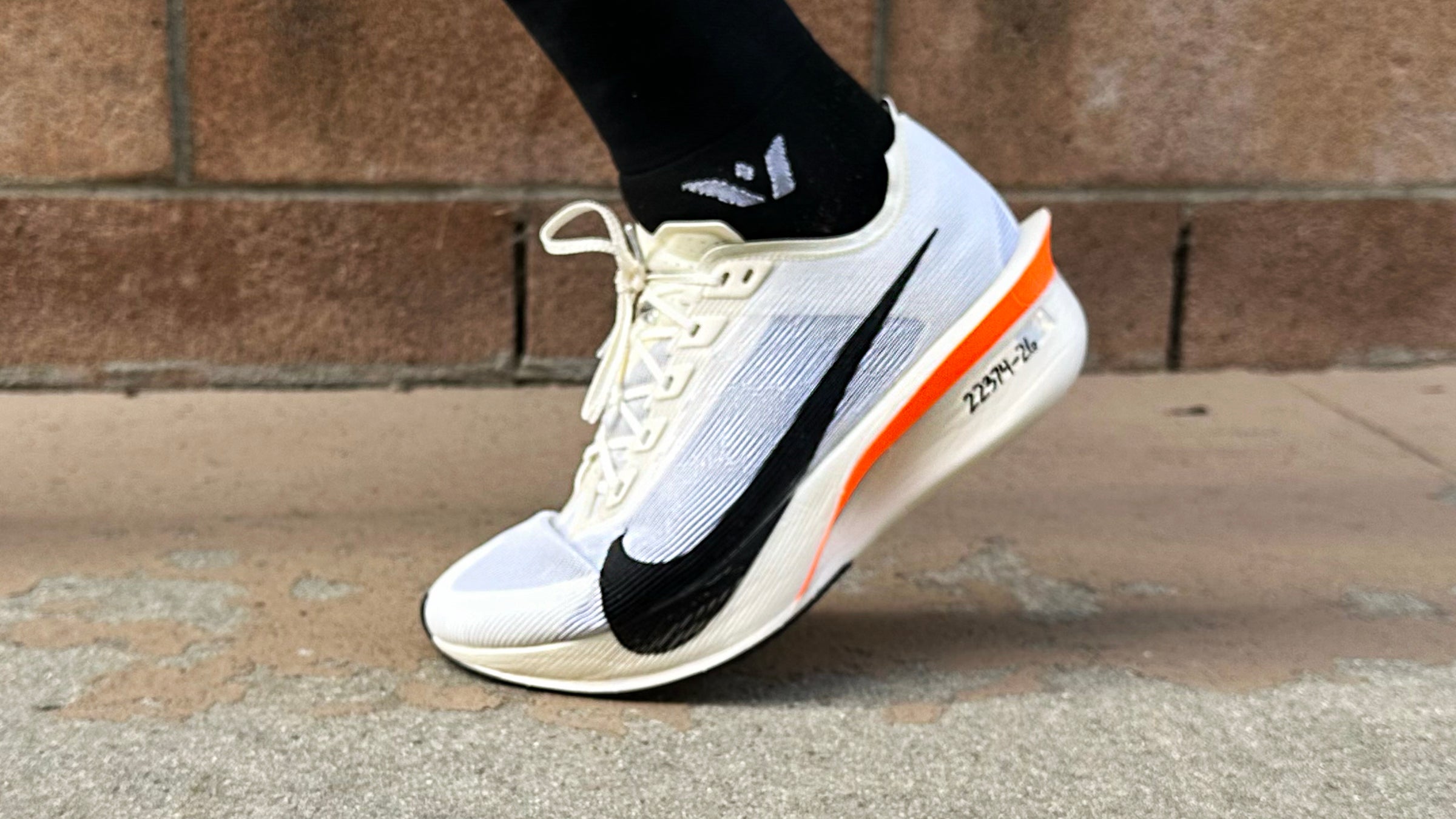 レビュー】Nike ヴェイパーフライ4：軽すぎるが故にアッパーが