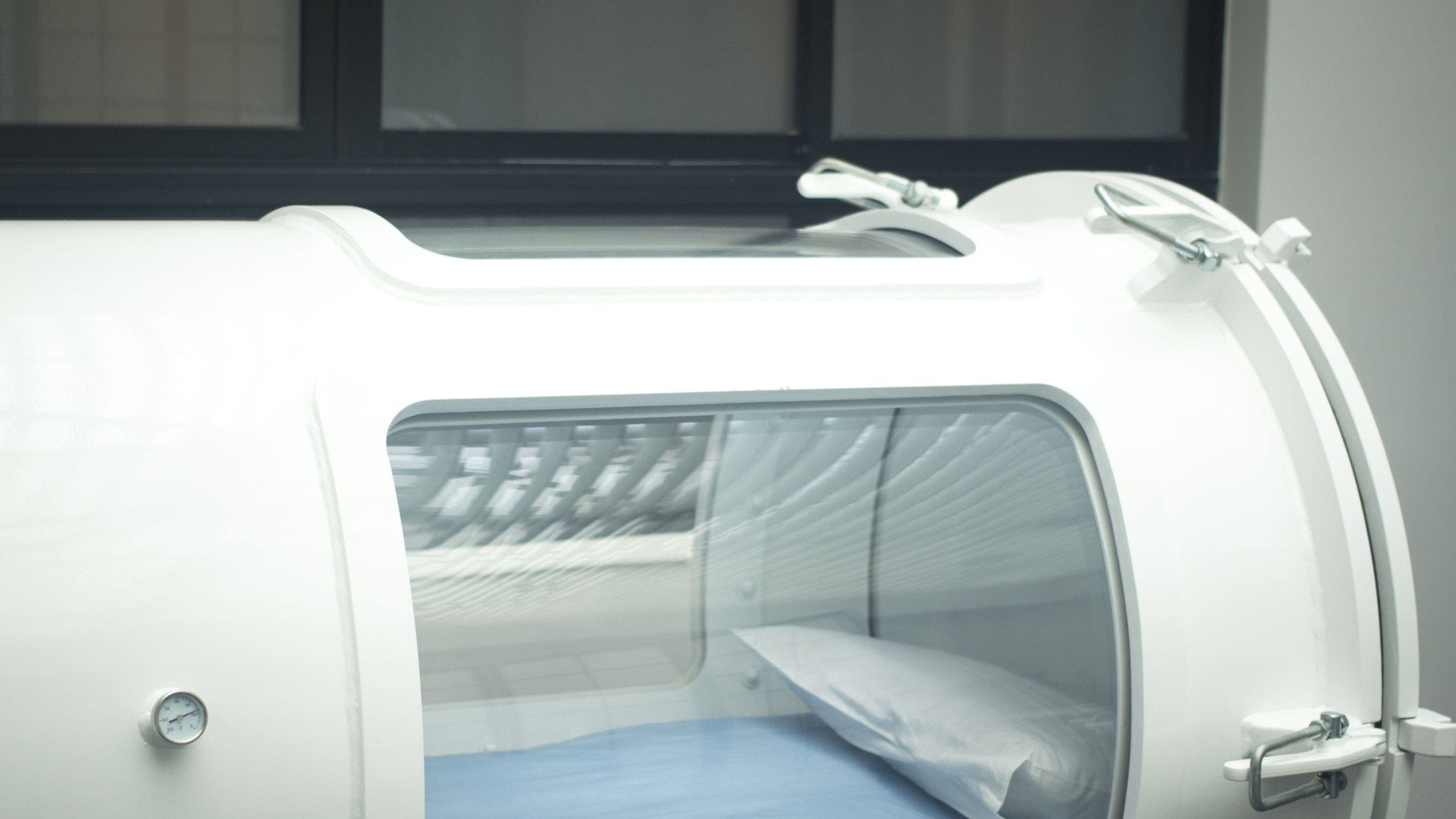 hyperbaric oxygen chamber