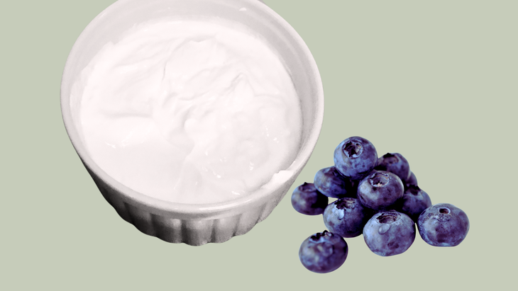 skyr yogurt with blueberries