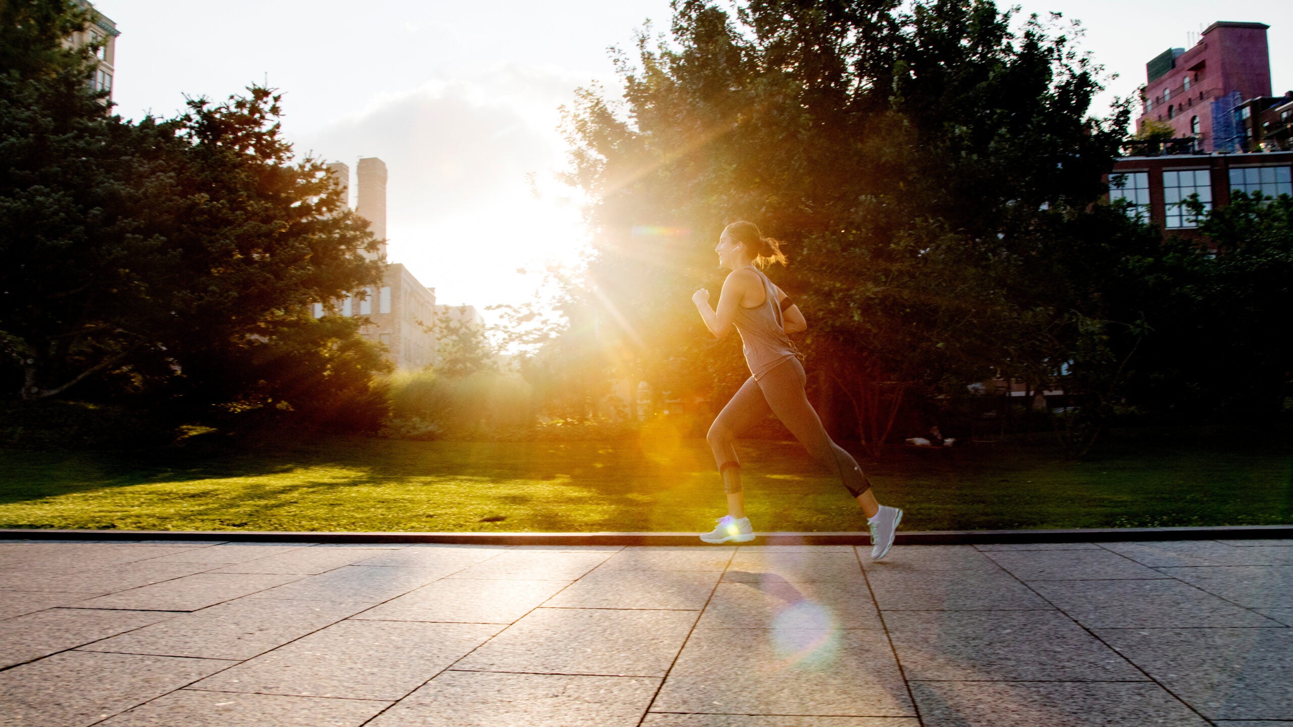 A registered dietician explains how to fuel for a morning run.