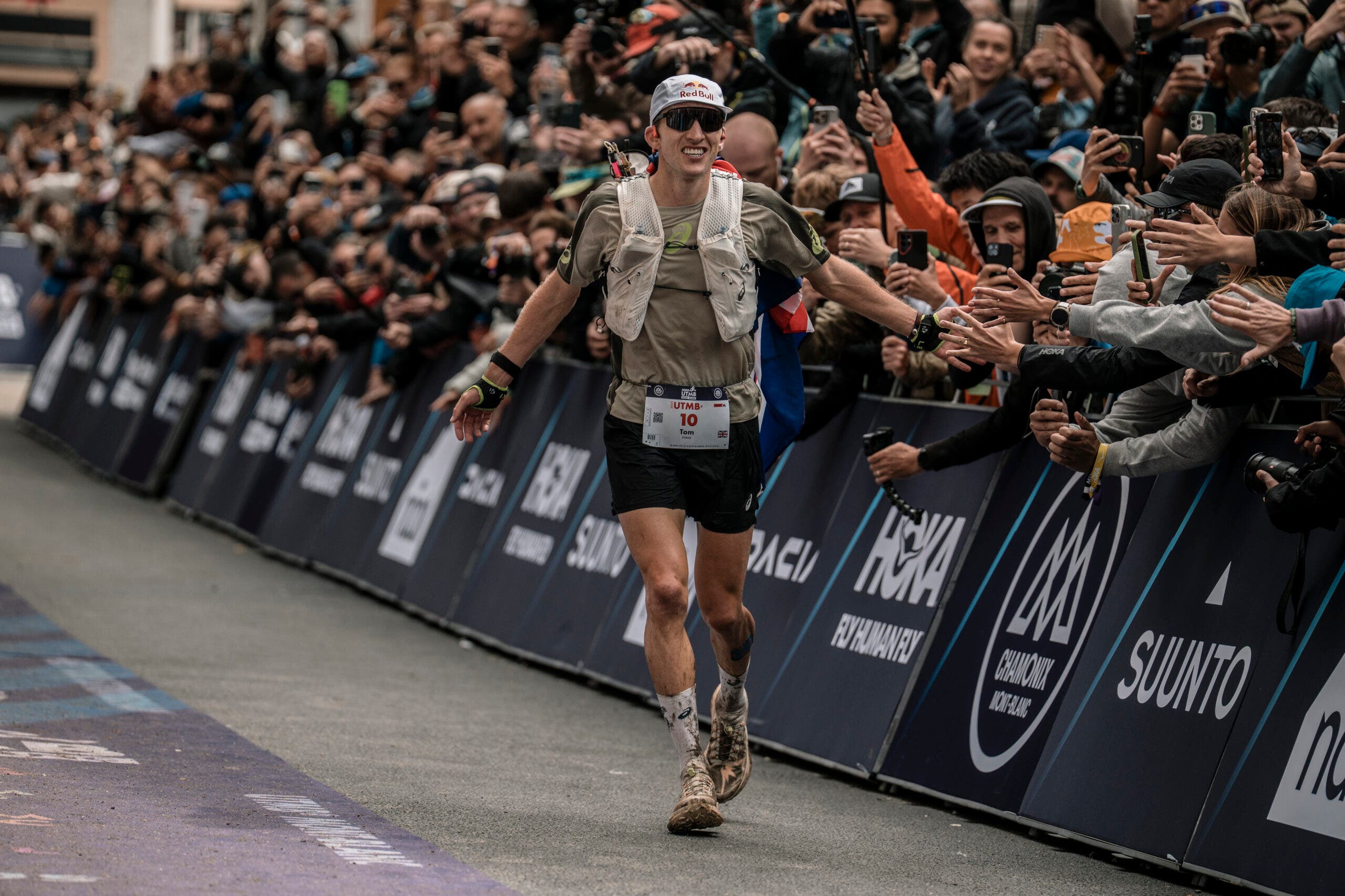 Tom Evans cruised to victory over Asics teammate Ben Dhiman by over 30 minutes—both were wearing an Asics Metaspeed Fuji Version 2 prototype.