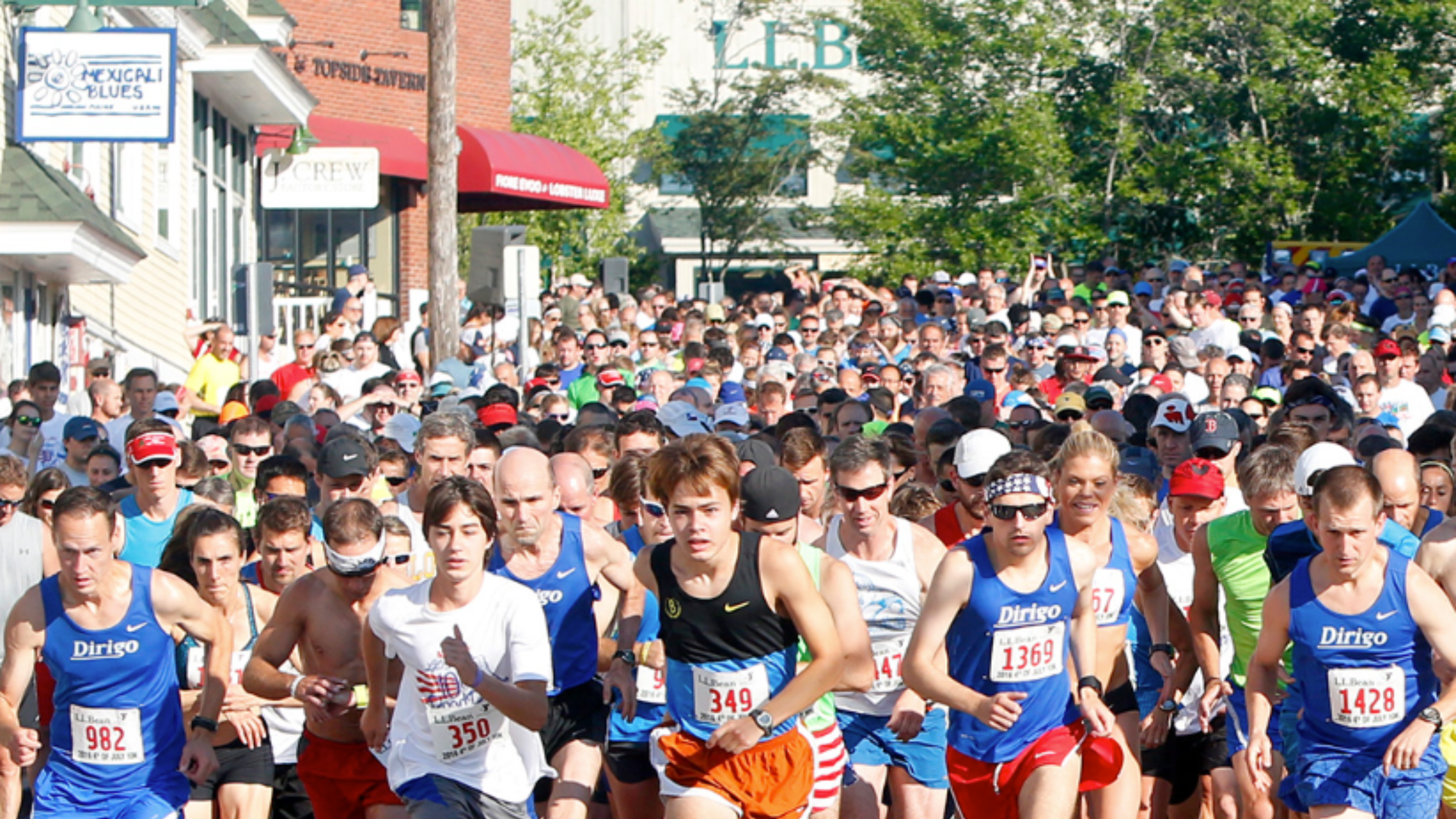 a group of runners starting in front of the L.L.Bean sign.